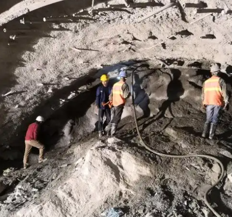 普宁拱顶带模注浆料的施工流程及注意事项